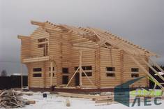 Строительство дома из оцилиндрованных бревен в зимний период