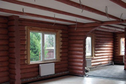 Потолки в доме из оцилиндрованного бревна Потолки в доме из оцилиндрованного бревна