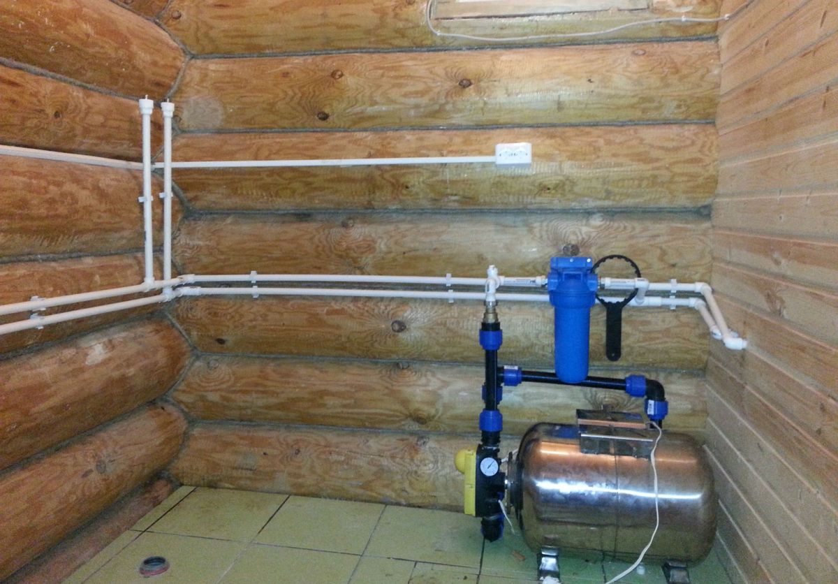 Водопровод и отопление в доме из бревна